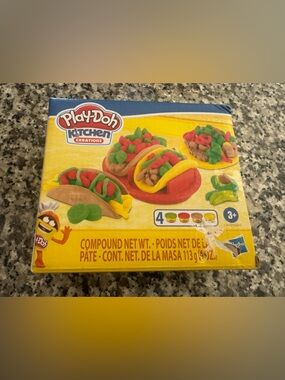 NEW PLAY DOH Taco Kitchen Creations Taco Playset - Yellow, Red, Green, Brown